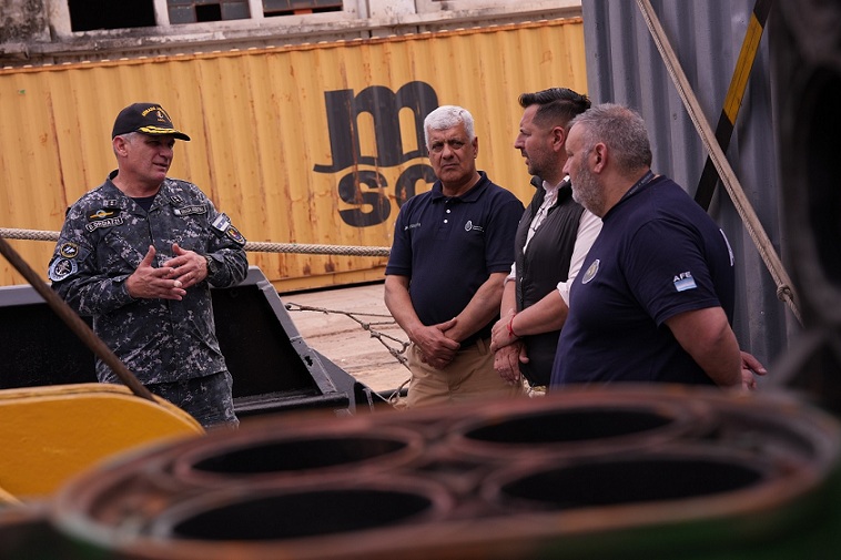 Buques de la Armada se suman al operativo desplegado por la creciente