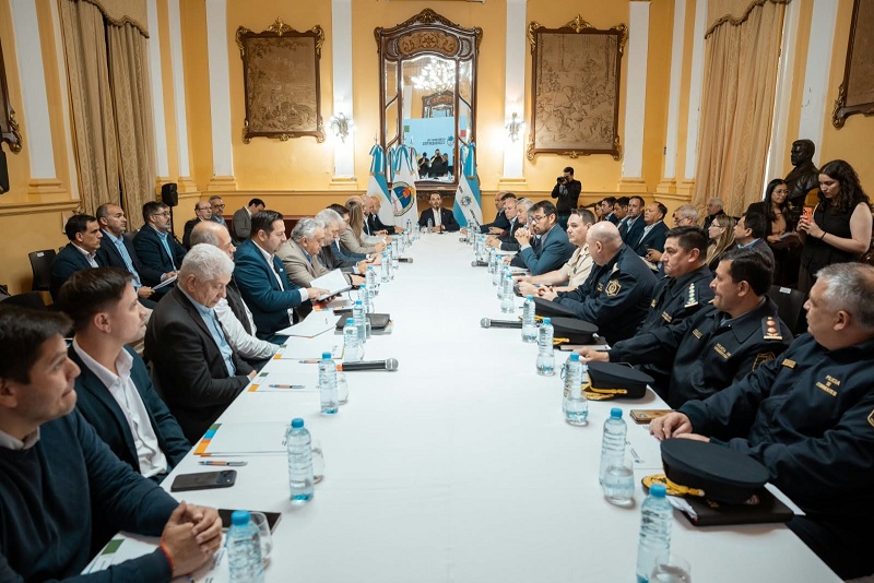 Valdés convocó al COE para coordinar acciones ante la crecida del río